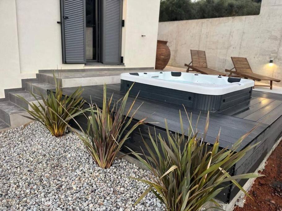 Ek Ornelakis, Luxury Country House With Jacuzzi Chania  Exterior photo